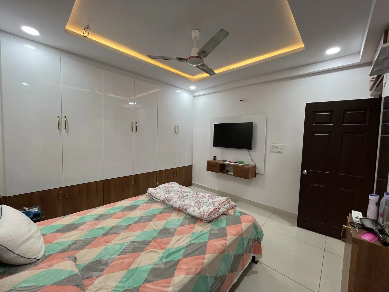 Customised Sofas & Beds project photo 4 by MNS Interiors