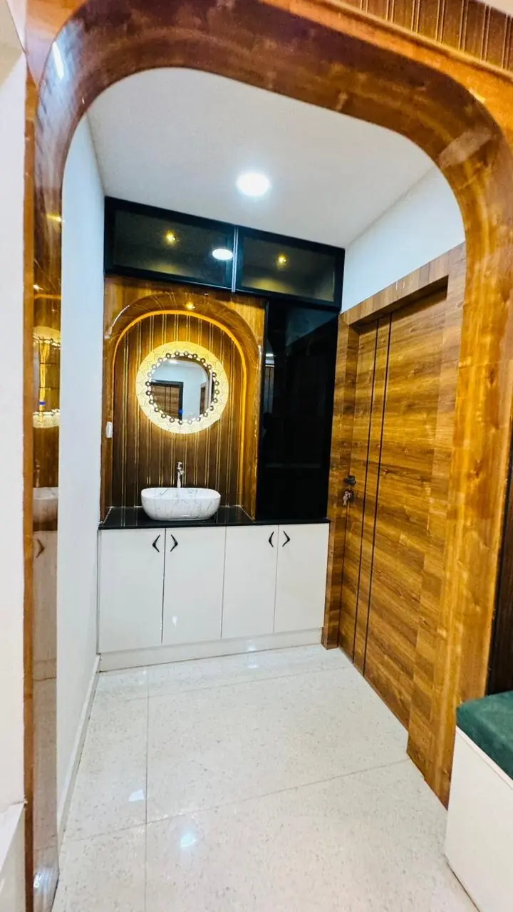Arched Mirror Nook
