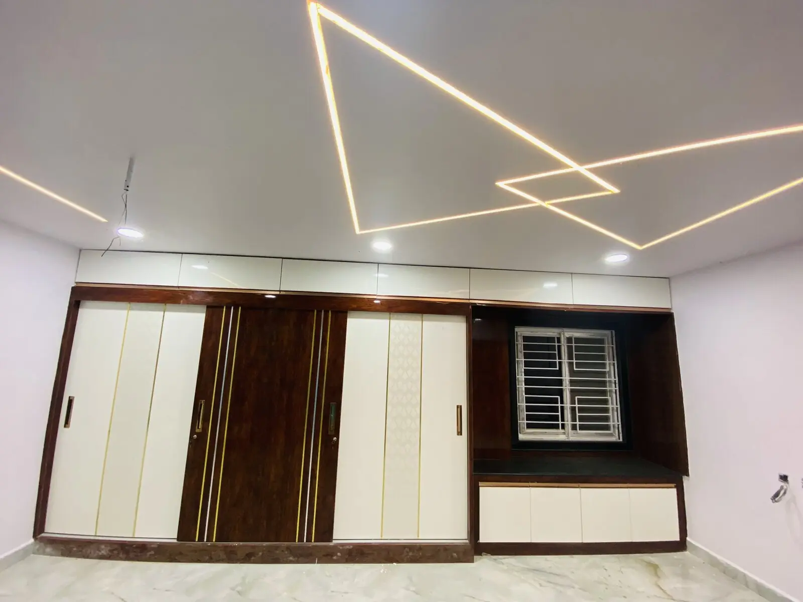 Two-tone sliding wardrobe